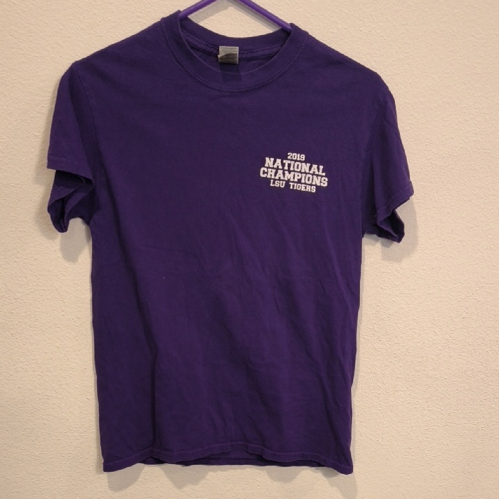 2019 LSU National Championship With Score Gildan Purple Short Sleeve Size S